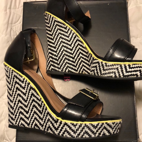 Black and yellow wedges - Picture 2 of 3